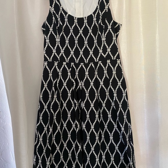 Banana Republic Black and Cream Dress with pockets - Picture 3 of 9